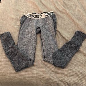 Gym shark leggings